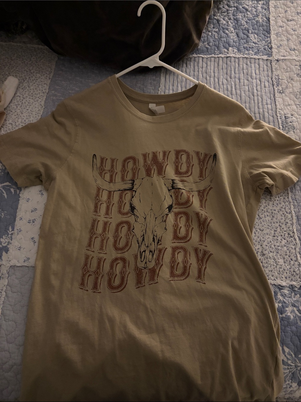 women’s Tan Graphic 'Howdy' Skull Tee